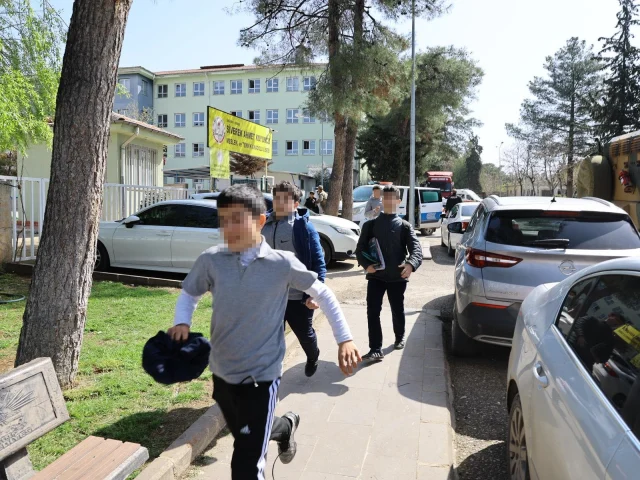 Sanliufrada Liseye Silahli Bas 19747534 6720 1 M