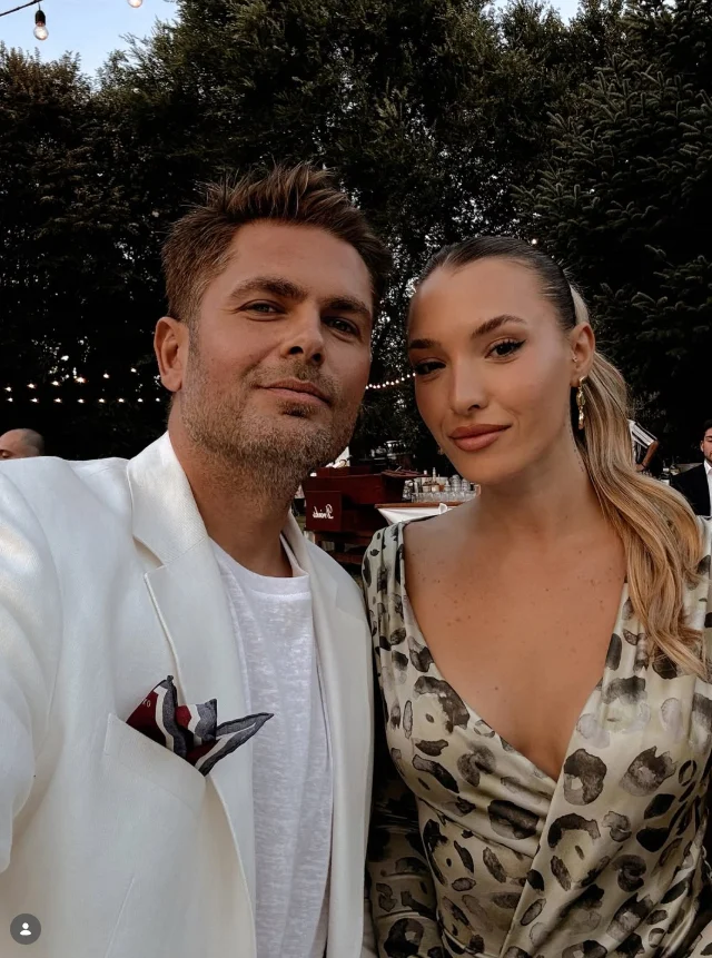 Survivorda Baslayan Ask Simdi 874803A998 7785 3 M