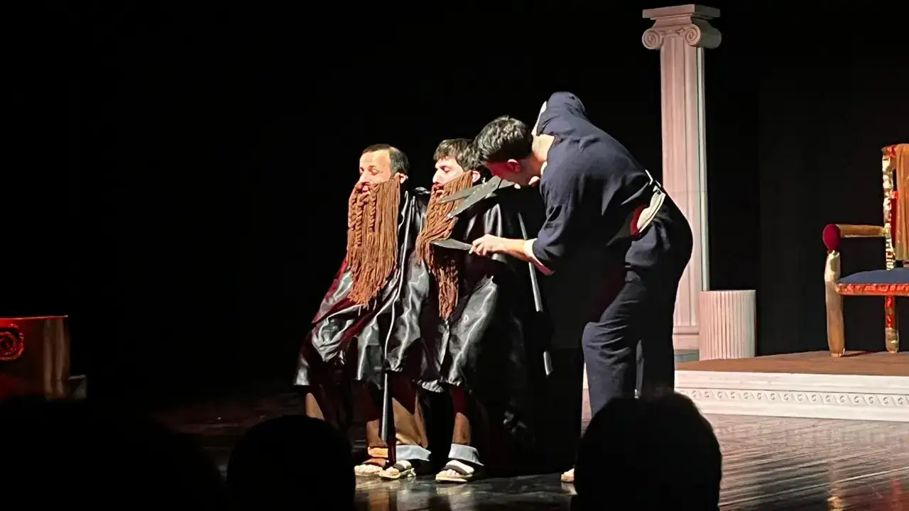 Trabzon Trafik Tiyatro Ekibi Sahnede Buyuledi Turne Oncesi Duygusal Veda 002