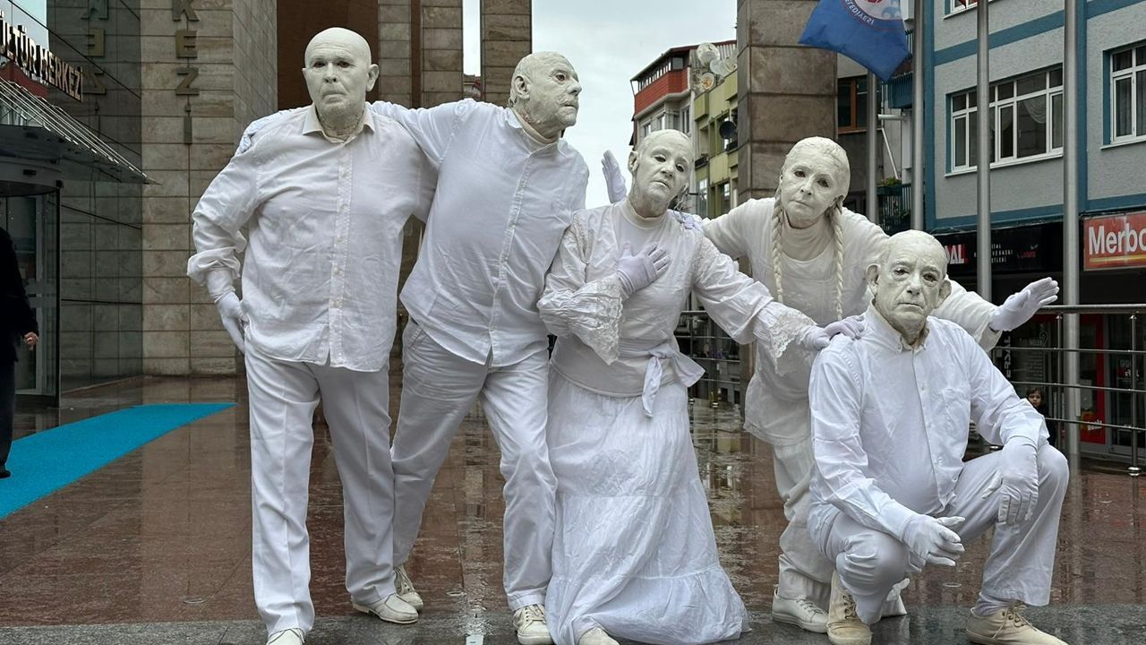 Trabzonda 5 Uluslararasi Tiyatro Festivali Basladi