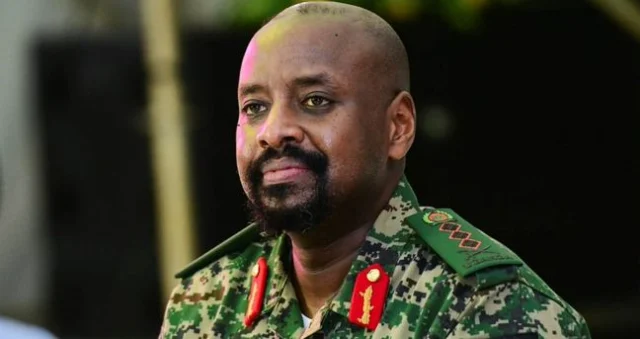 Uganda Genelkurmay Baskani Muh 96B34E3B4A 7175 1 M