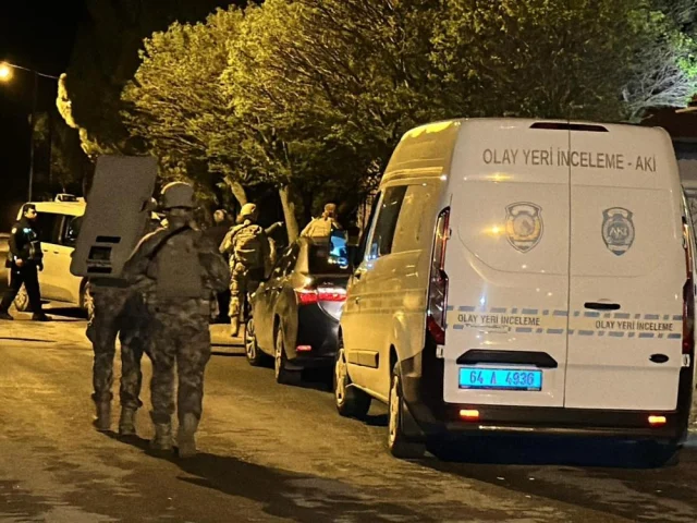 Usakta Gorev Basindaki Polisle 19781782 4150 3 M