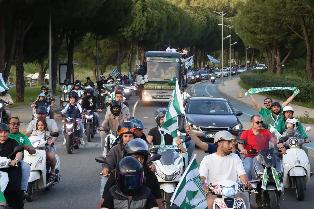 4058 Mugla Ayaga Kalkti Muglaspor 1 Lig Sevincini Sokaklarda Kutladi