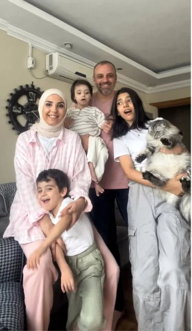 5 Kisilik Aile Yan Yana Toprag 19881405 4403 1 M