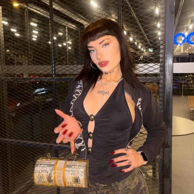 Cenazede Tiktok Videosu Ceken 78003087 5607 1 M