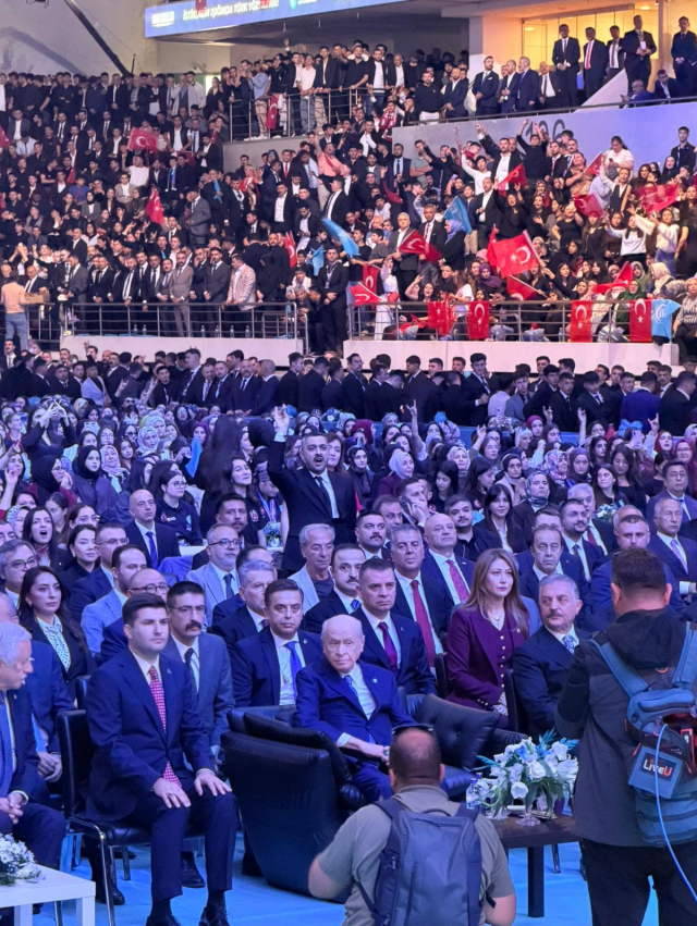 Devlet Bahceli Kardeslik Bagla 19861072 4246 1 M