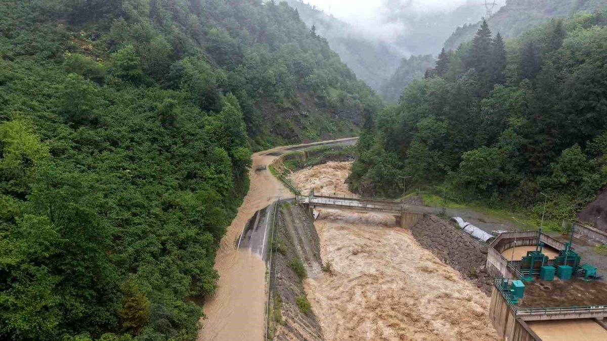 Giresun Da Saganak Nedeniyle Yol Ulasima Kapa 19892759 Amp