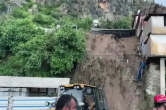 Hatayda Heyelan 1 Kisi Oldu 1 19866899 2036 1 M
