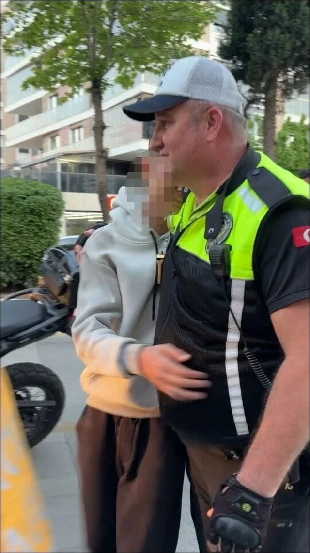 Kacan Motosiklet Surucusu Kazadan Sonra Polis 2 19796700 O