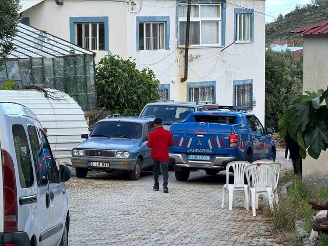 Mersin De Olen 2 Kardesin Cenazeleri Adli Tip 3 19802331 O