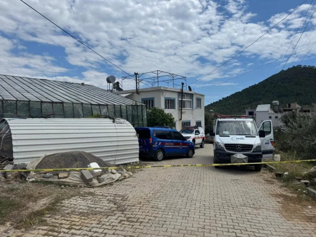 Mersinde 2 Kardesin Olumunde I 19821821 7601 1 M