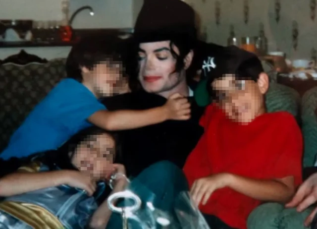 Michael Jacksonin Gizli Ailesi 19837289 4284 1 M