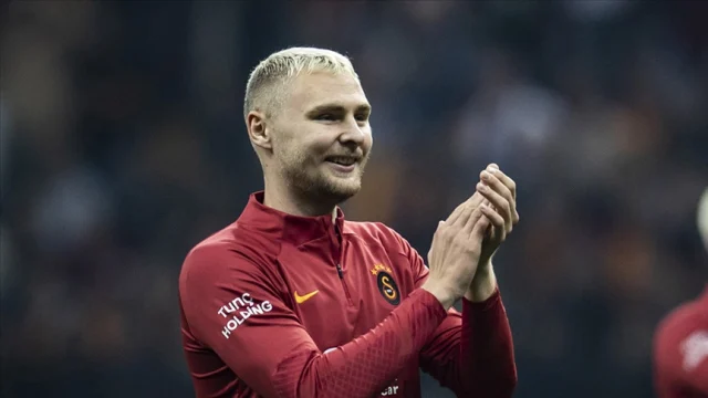 Okan Buruk Kutlamalardan Sonra 19852057 8296 1 M