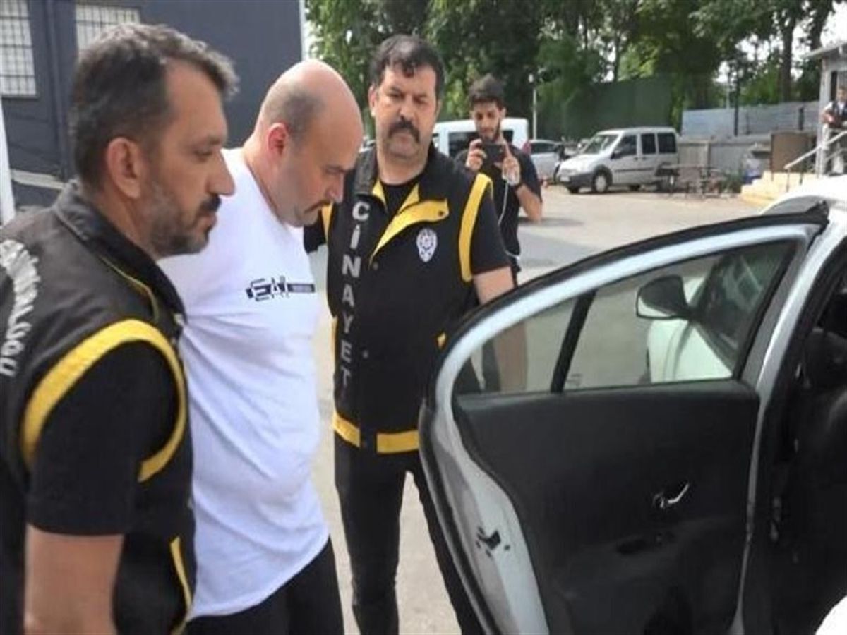 Otomobilde Bogazini Kestigi Patronu Babasinin 9 19854051 Amp