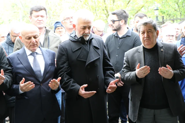 Oyuncu Mehmet Aslantug Annesin 19805293 7137 1 M