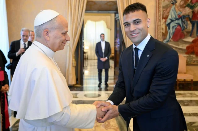 Papa Interi Vatikanda Agirladi 19830925 3543 2 M