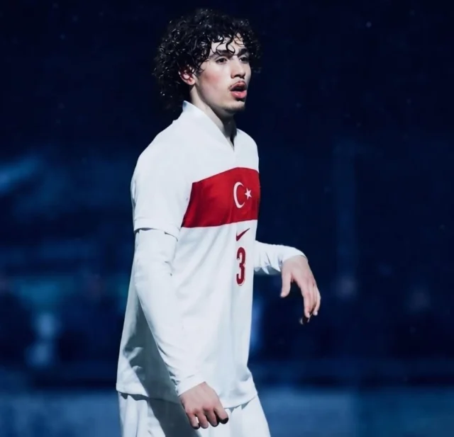 Vatan Ozcan Turkiyeyi Sectim C 12738235 4343 1 M