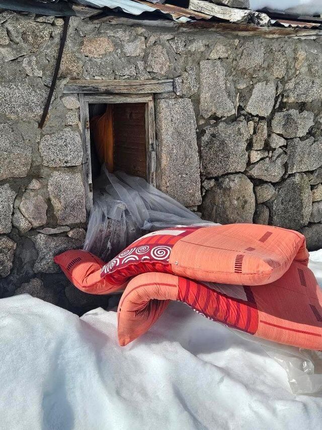 Yayla Evlerini Kirdi Doktu Ormanda Dinlenirke 4 19857983 O