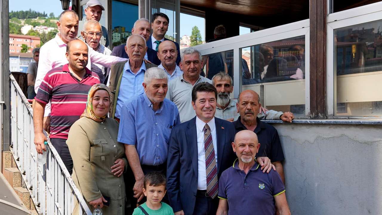 Baskan Kaya Degirmenderede Vatandas Ve Esnafla Bulustu