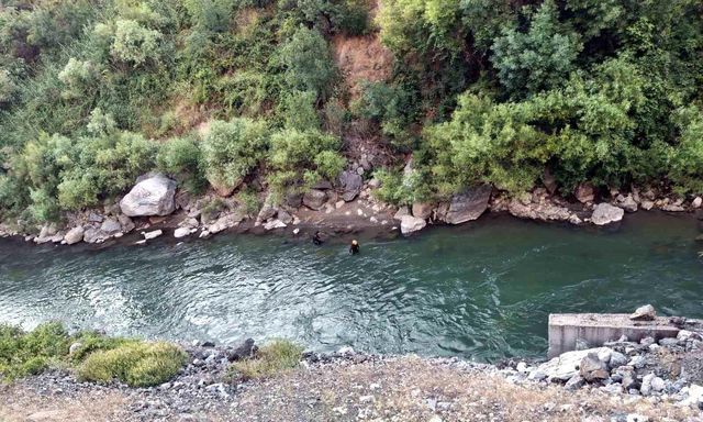 Bitlis Te Dereye Giren 3 Kardesten Biri Hayat 3 20002448 O