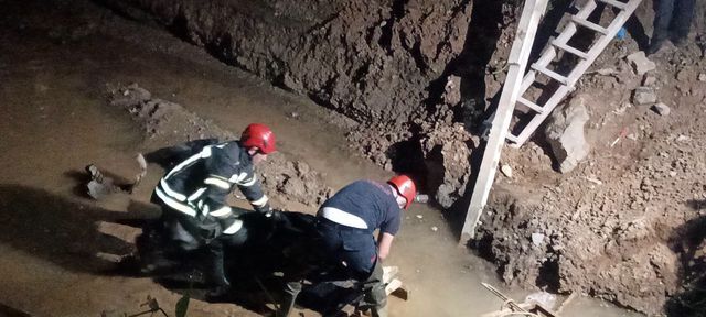 Calistigi Insaatin Temelindeki Suda Olu Bulun 3 19962172 O