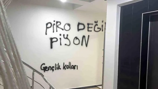 Chp Kayseri Il Baskanligi Binasinin Duvarlari 19982567 O