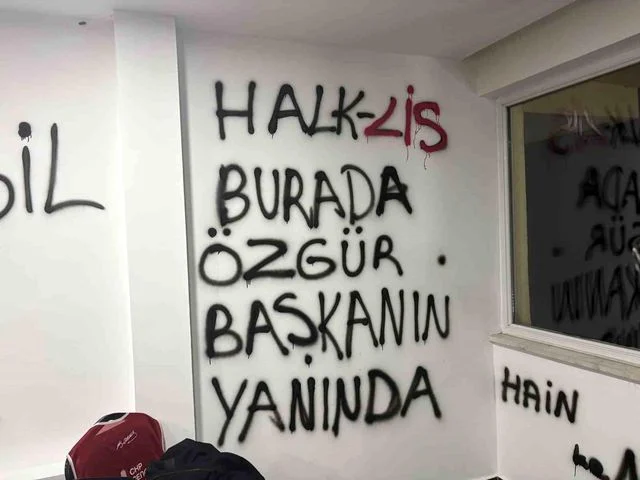 Chp Kayseri Il Baskanligi Binasinin Duvarlari 4 19982567 O