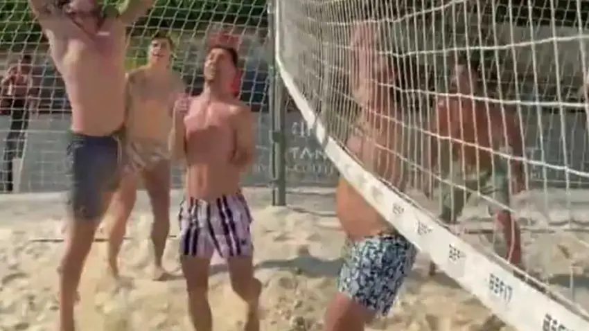 Dunya Kupasi Donusu Bodrum Da Bulustular Ugurcan Cakir Ve Abdulkerim Bardakci Nin Plaj Voleybolu Keyfi Medium