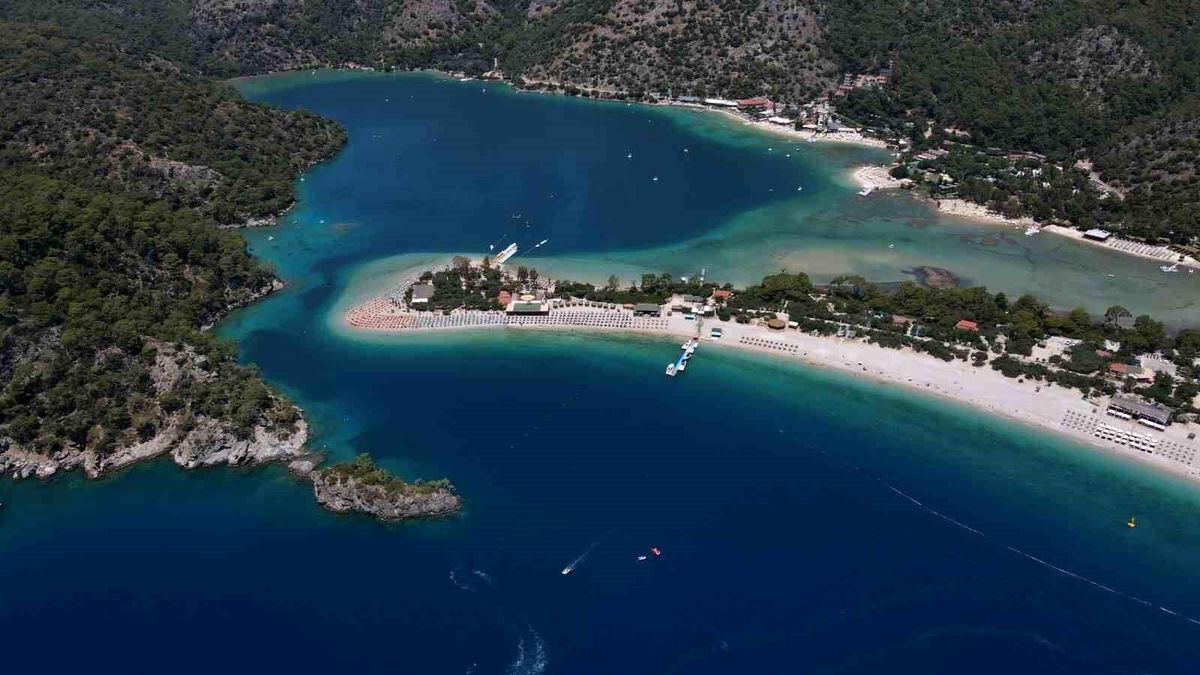 Fethiye Nin Gozde Plajina Bayramda 18 Bin 870 19912120 Amp