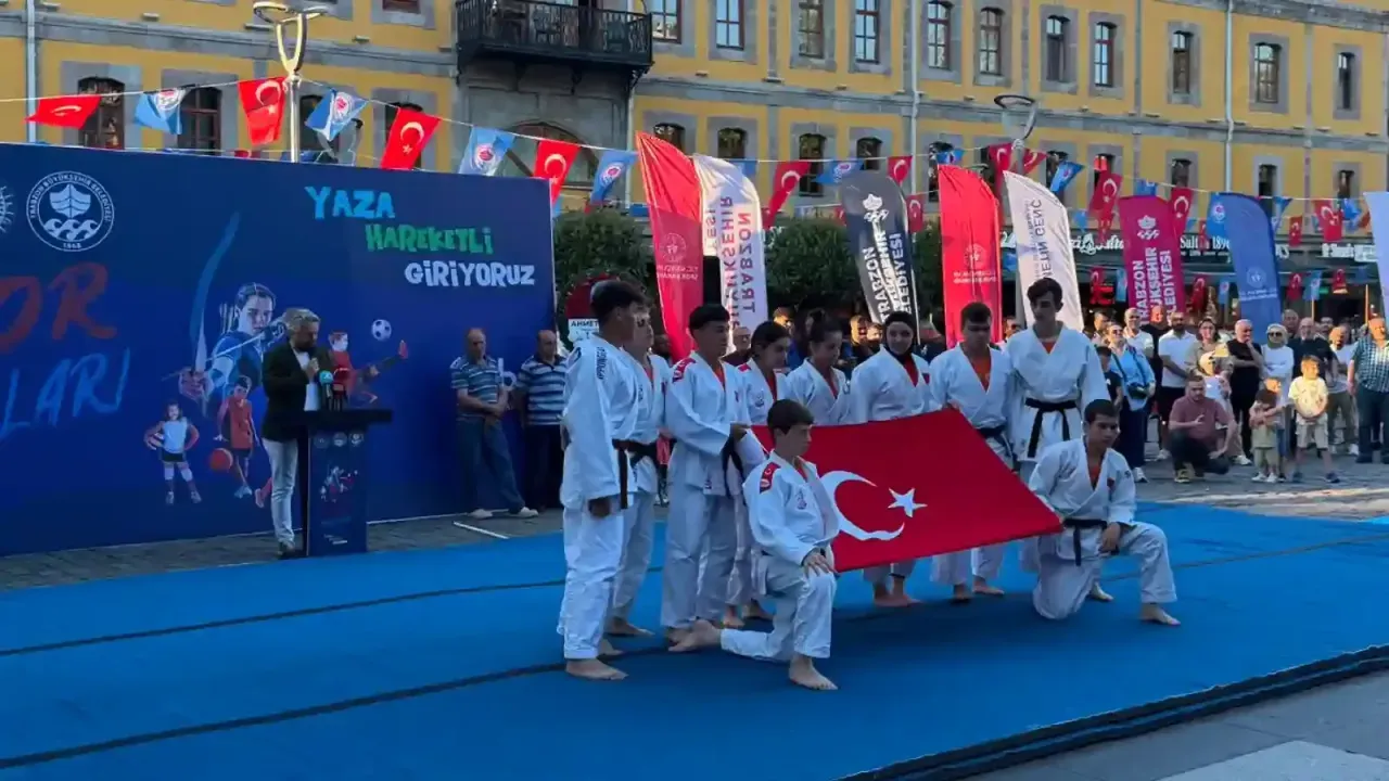 Meydan Parkinda Acilis Toreni Duzenlendi