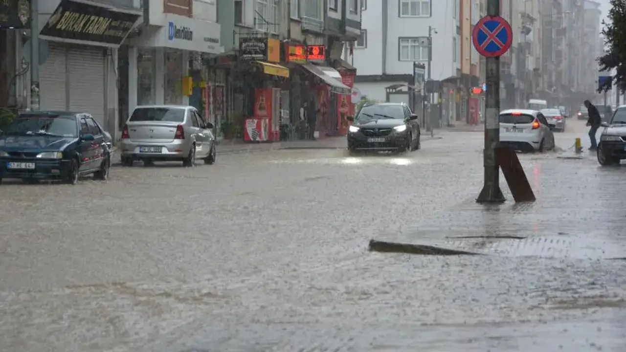 Orduyu Saganak Vurdu Ev Ve Is Yerlerini Su Basti 002