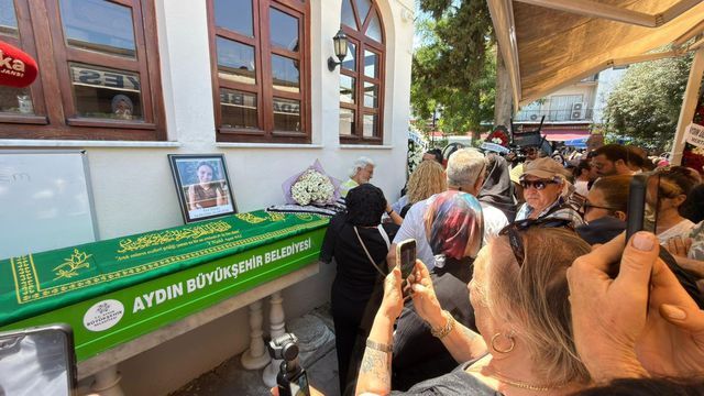 Oyuncu Ece Irtem Kusadasi Nda Son Yolculuguna Ugurlandi 19958606 2278 O
