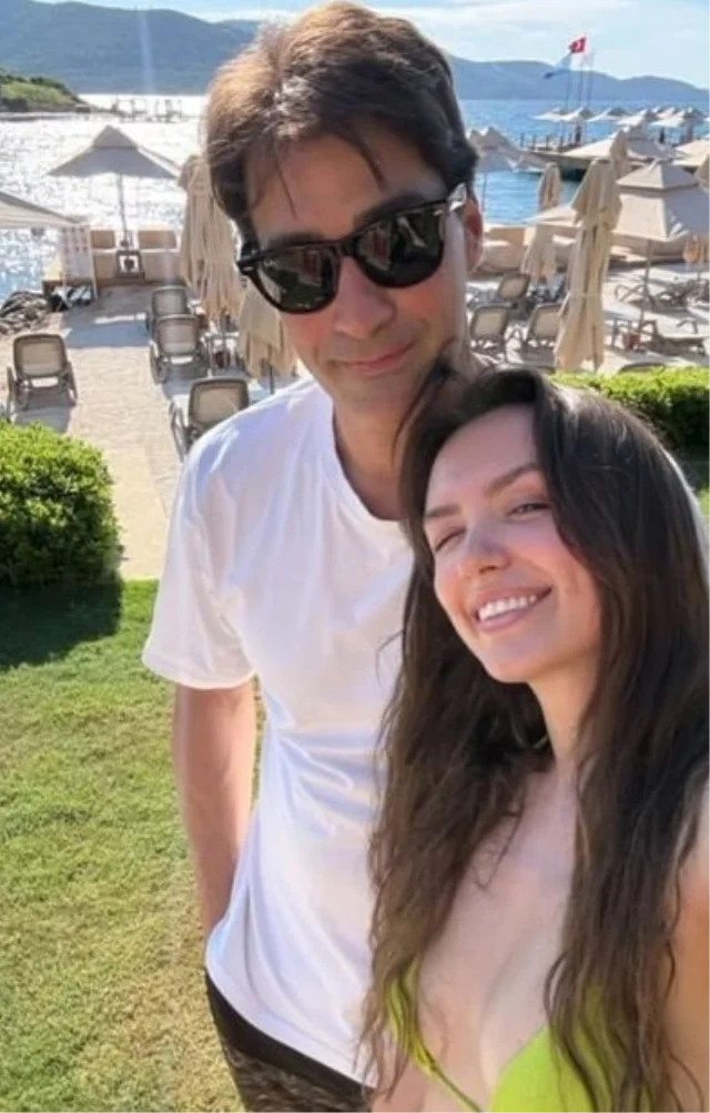 Sarp Levendoglu Ve Felicia Sag 19950618 2381 1 M