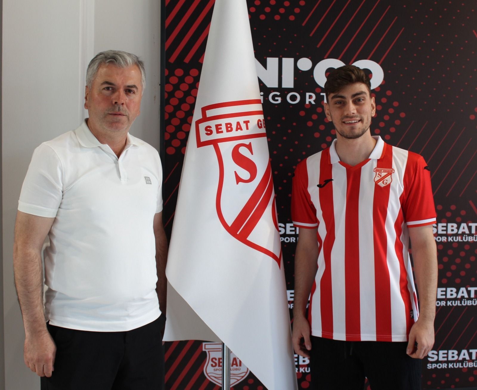 Sebatspordan Sag Beke Takviye Batuhan Ekinci Imzayi Atti 1