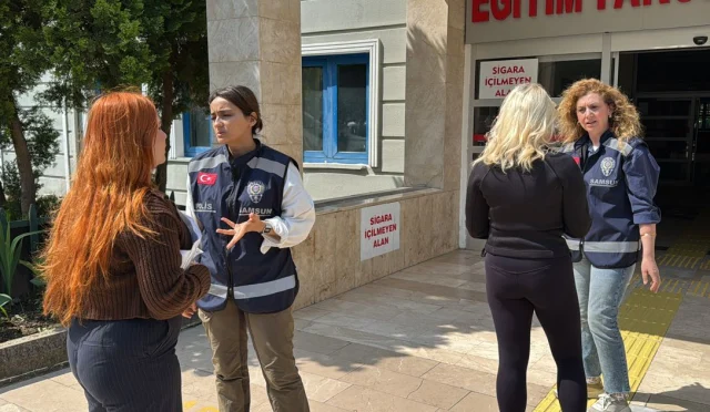 Sinava Genc Kalan 2 Kiz Ogrenc 11545370 5859 1 M