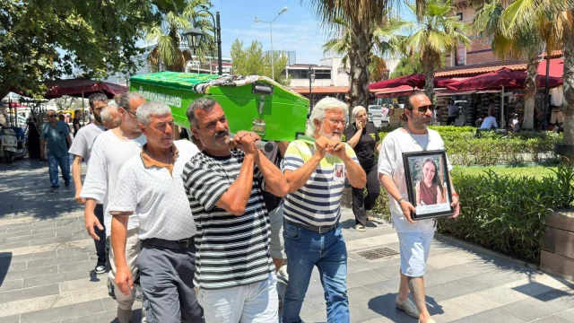 Unlu Oyuncu Ece Irtem Son Yolc 19958606 5344 1 M