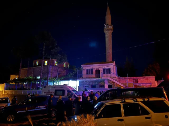 Yatsi Namazi Oncesi Cami Cemaa 19997023 3541 1 M