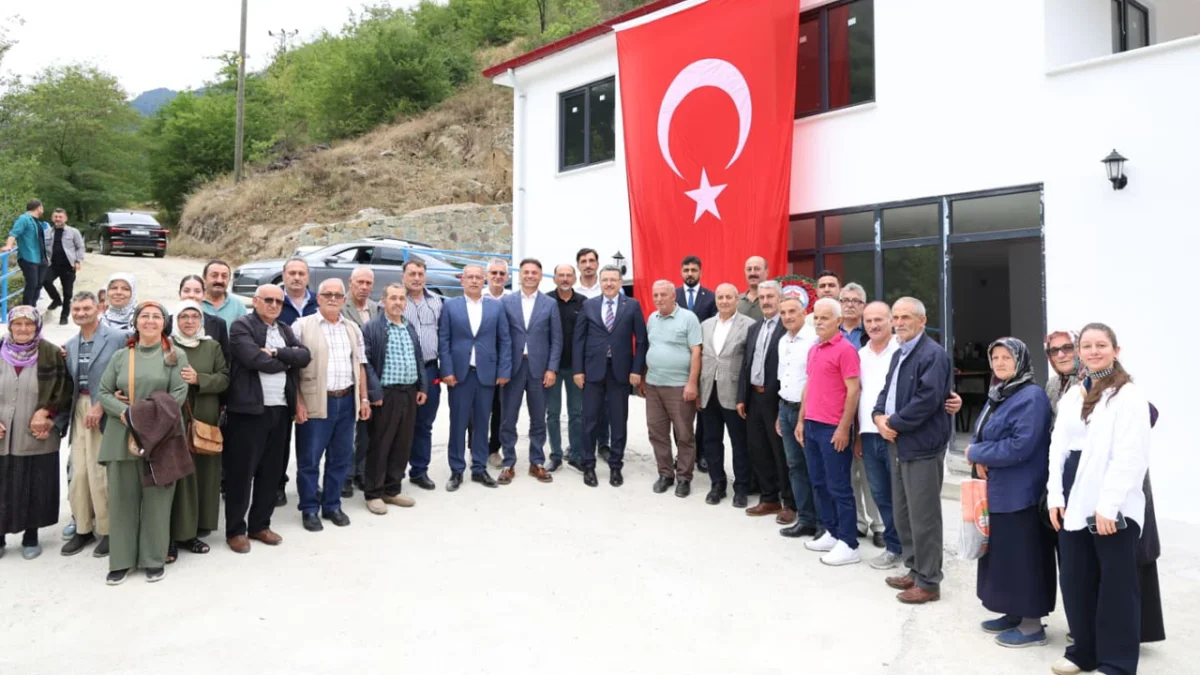 Ahmet Metin Gencten Mackaya 5 Kilometrelik Beton Yol Mujdesi 1