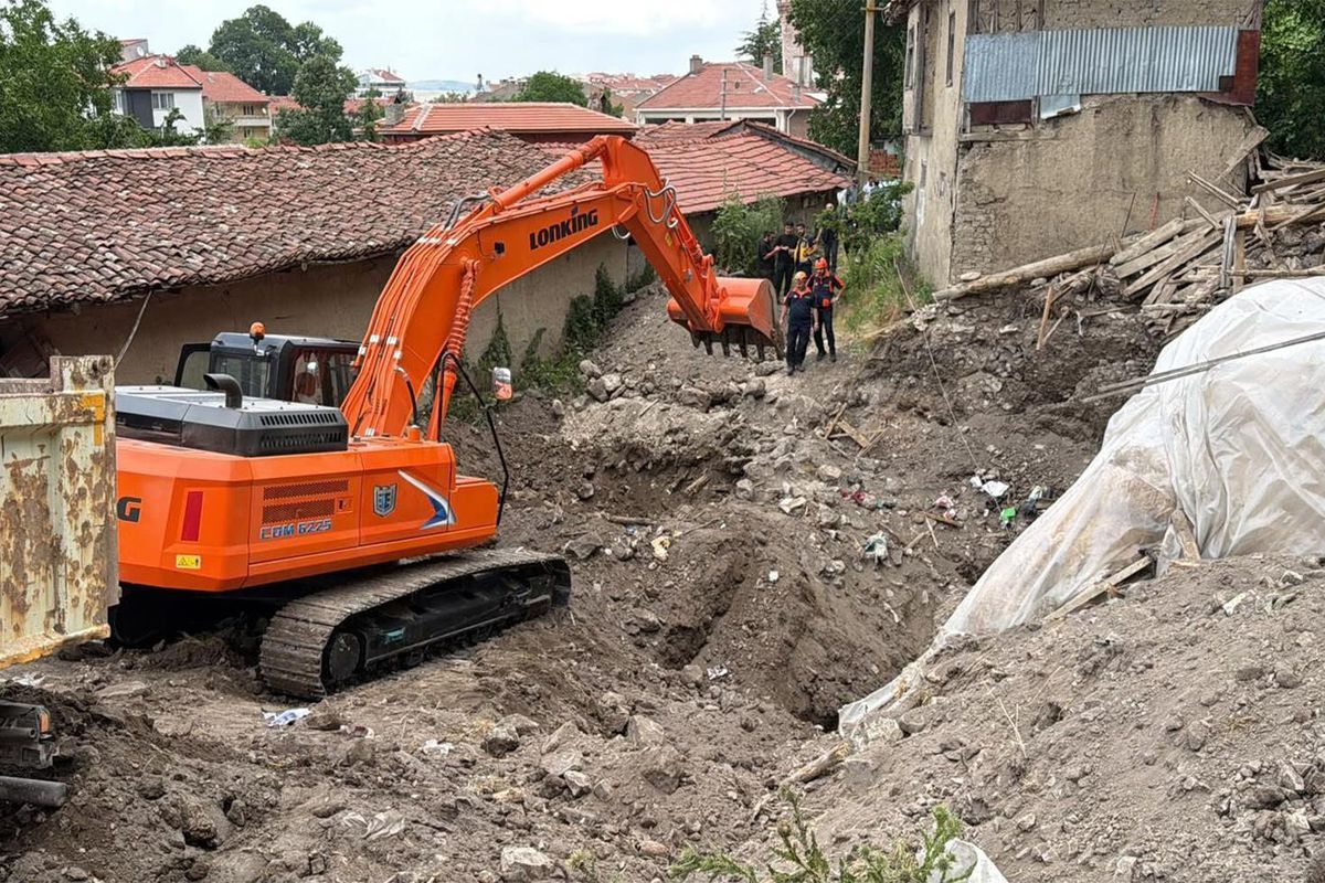Define Ararken Tunel Coktu 1 Olu 6 Gozalti 20019534 8888 Amp