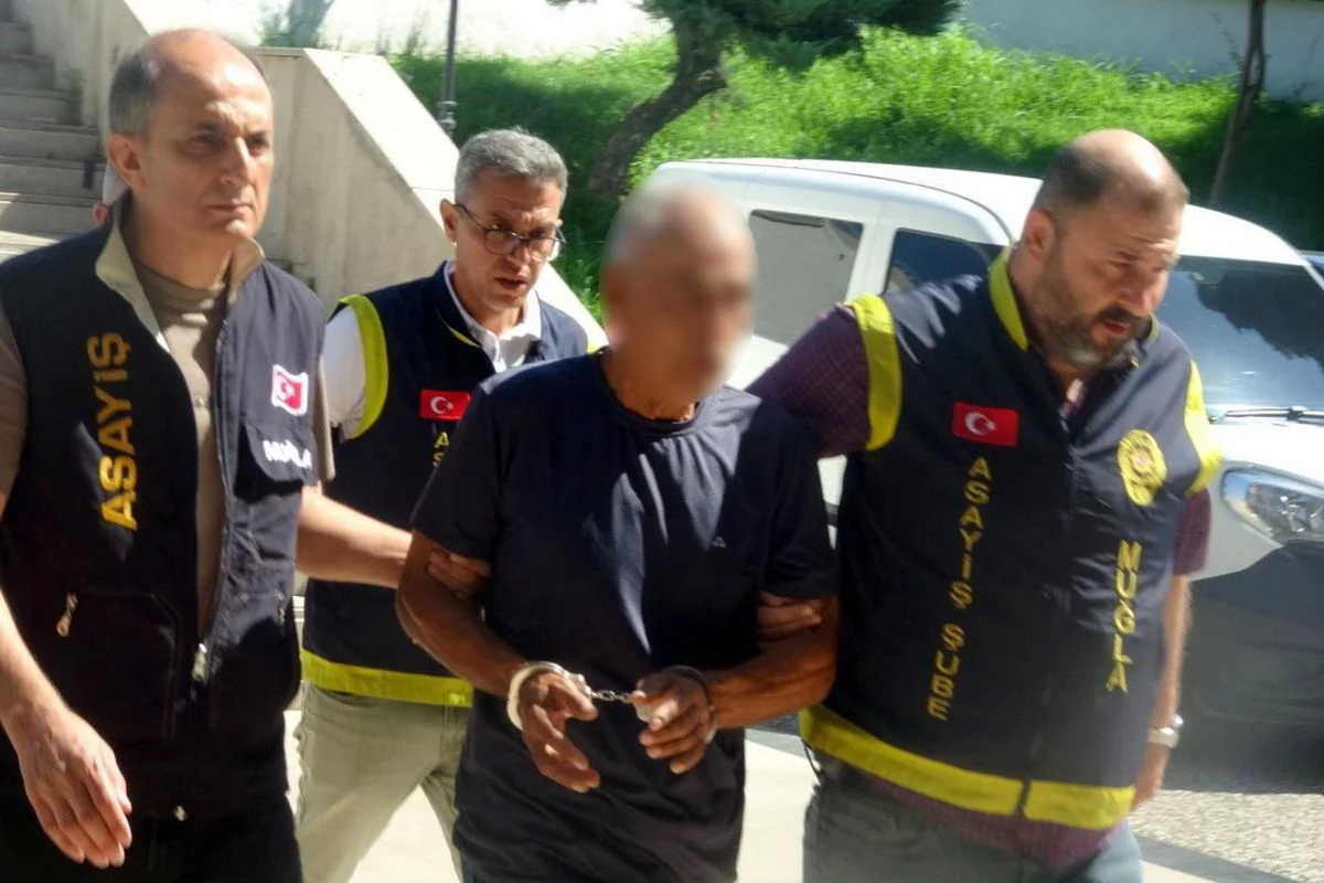 Mugla Da Parke Tasi Hirsizligi Feto Den Ihrac Eski Emniyet Muduru Gozaltinda 20076179 4025 Amp