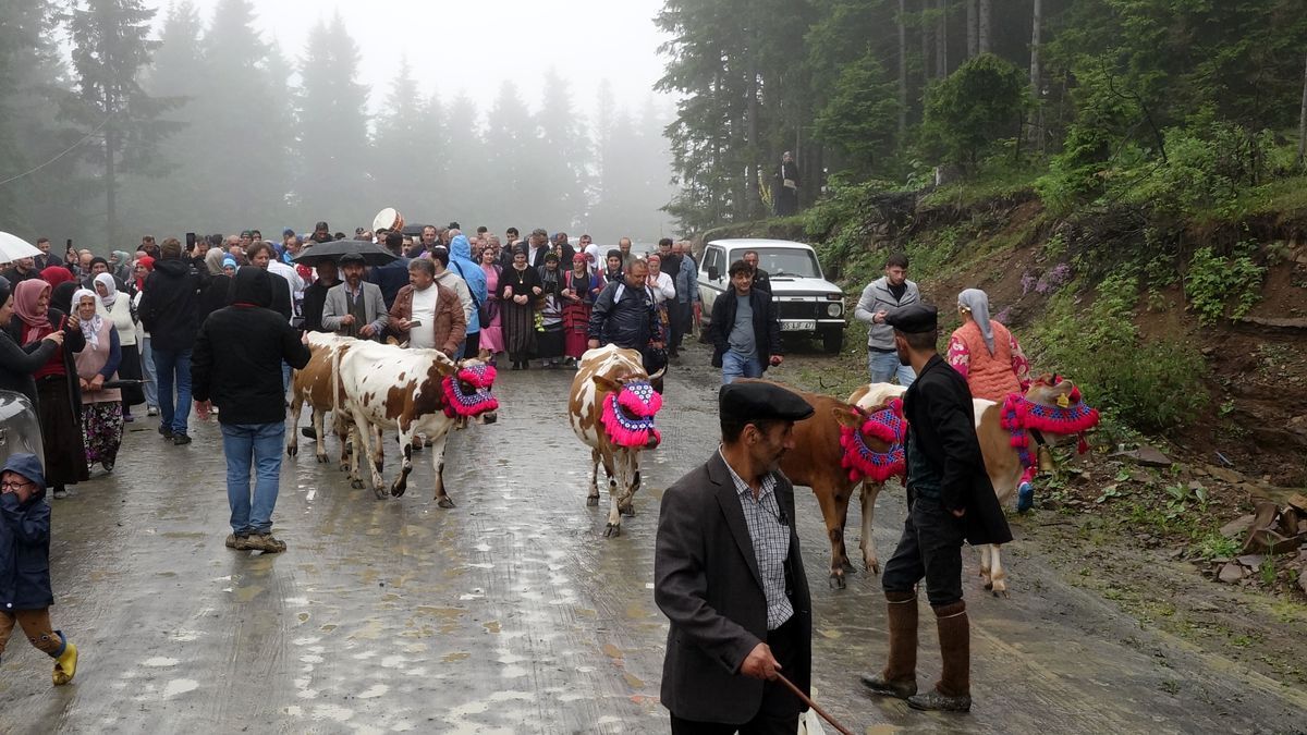 Trabzon Da Suslu Hayvanlar Ve Yoresel Kiyafet 10 20043963 Amp