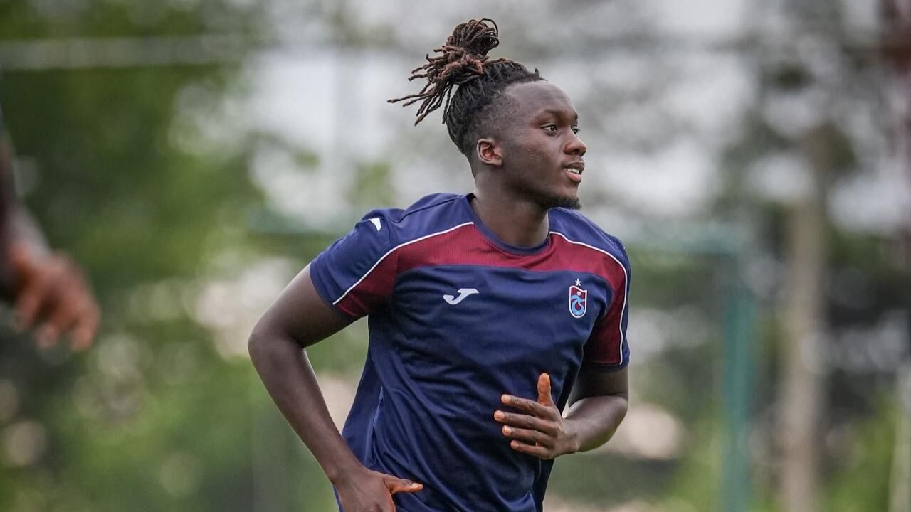 Trabzonsporda Mendy Kafalari Karistirdi 6A5Dc3F3Bceb5
