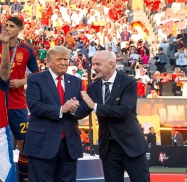 Trump Yine Yapti Yapacagini Ku 20067914 4374 1 M