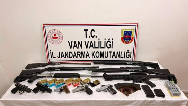 Van Da Cobanlari Silahla Tehdit Ederek 800 20017913 O