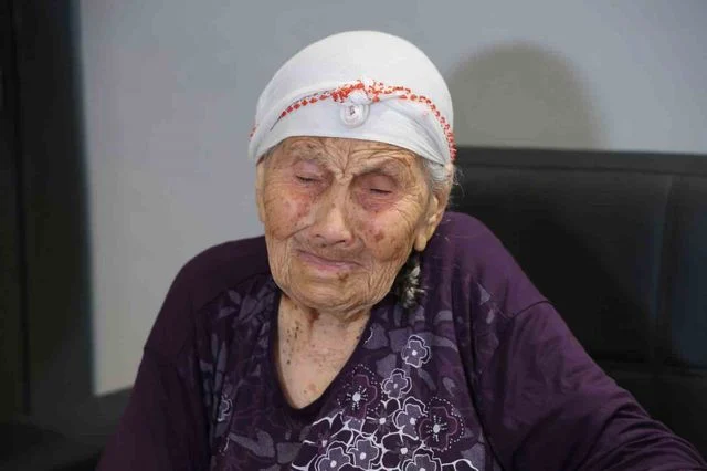 95 Yasindaki Kadinin Torunu Ve Kizindan Arsa 2 20124568 O