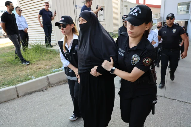 Alparslan Kuytul Ve Esinin De 20167703 4027 1 M