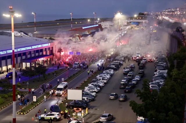 Binlerce Trabzonspor Taraftari 20120998 7901 1 M
