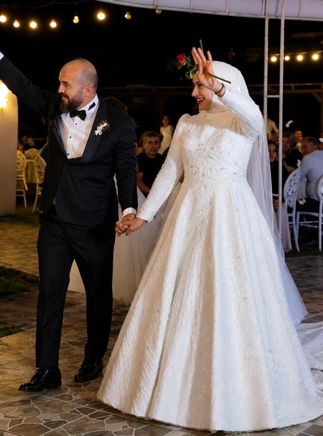 Burak Ozcivit Kardesinin Dugun 67915306 3422 1 M