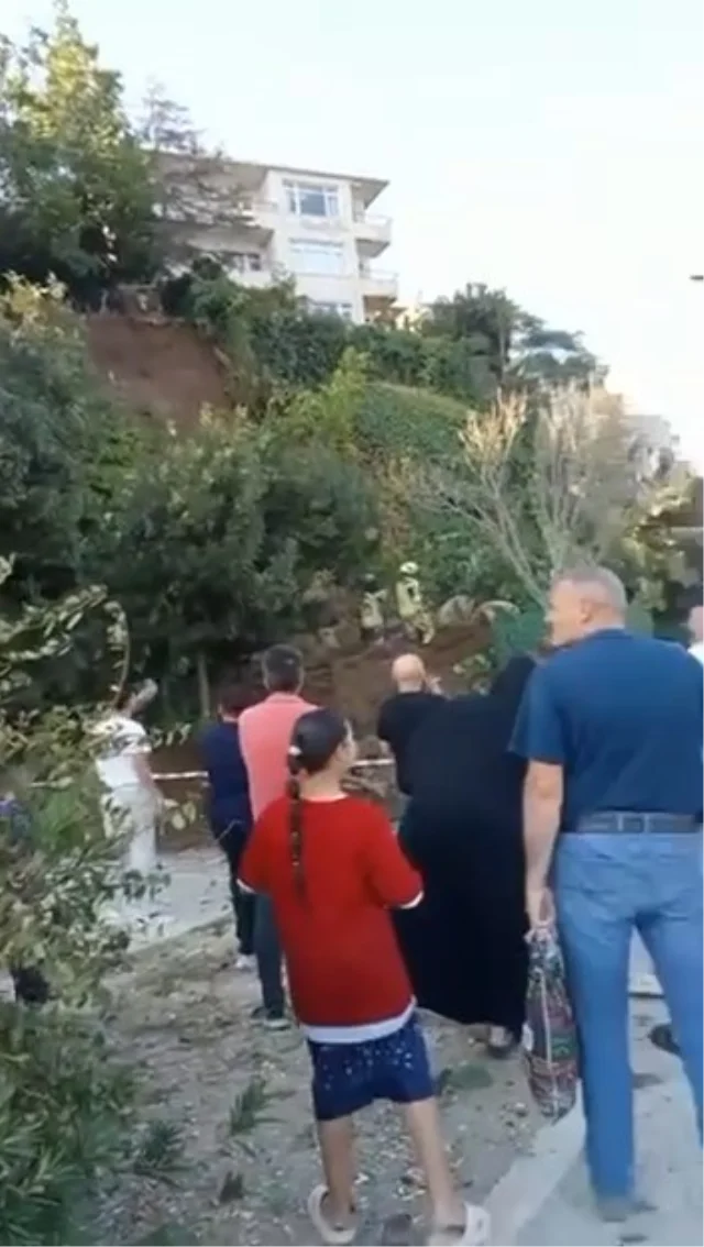 Buyukcekmecede Toprak Kaymasi 20114293 3165 1 M