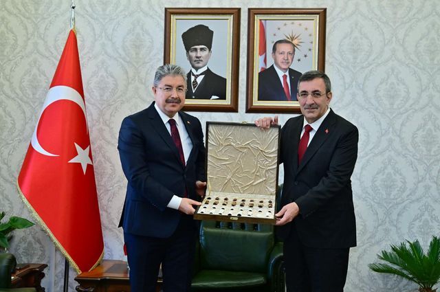 Cumhurbaskani Yardimcisi Yilmaz Vatandasin Ya 2 20162259 O